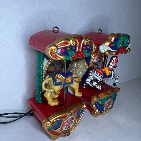 Vintage 1993CHRISTMAS Carousel Ornament Set of 2 CIRCUS ANIMALS ~ Lit & Animated - Picture 8 of 9
